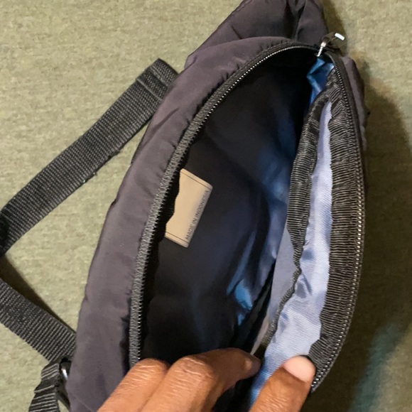 Adidas crossbody bag black and white used 9/10 - Picture 3 of 5